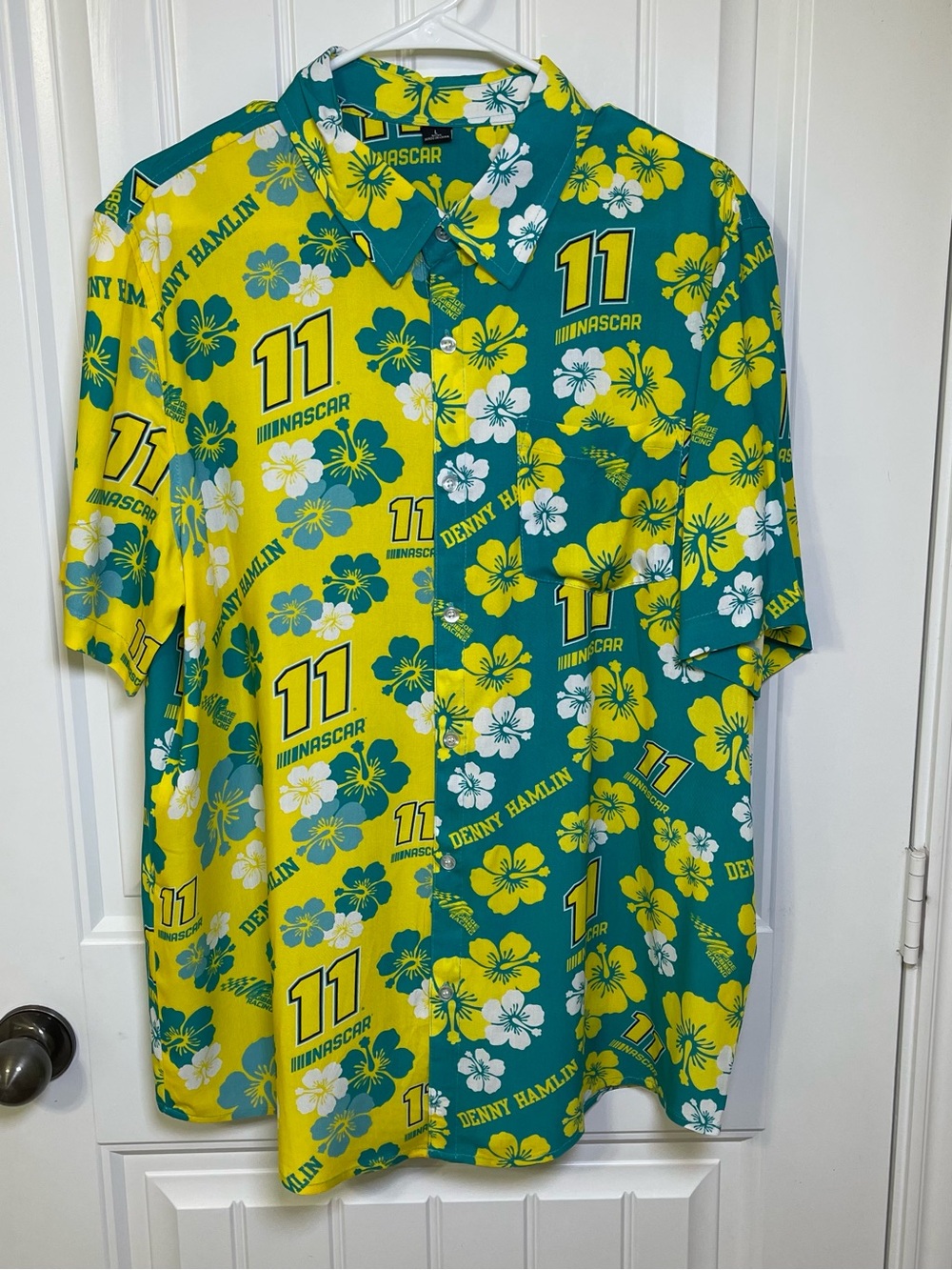 Official NASCAR Denny Hamlin #11 Floral Tropical Button Up Shirt Viscose Size L